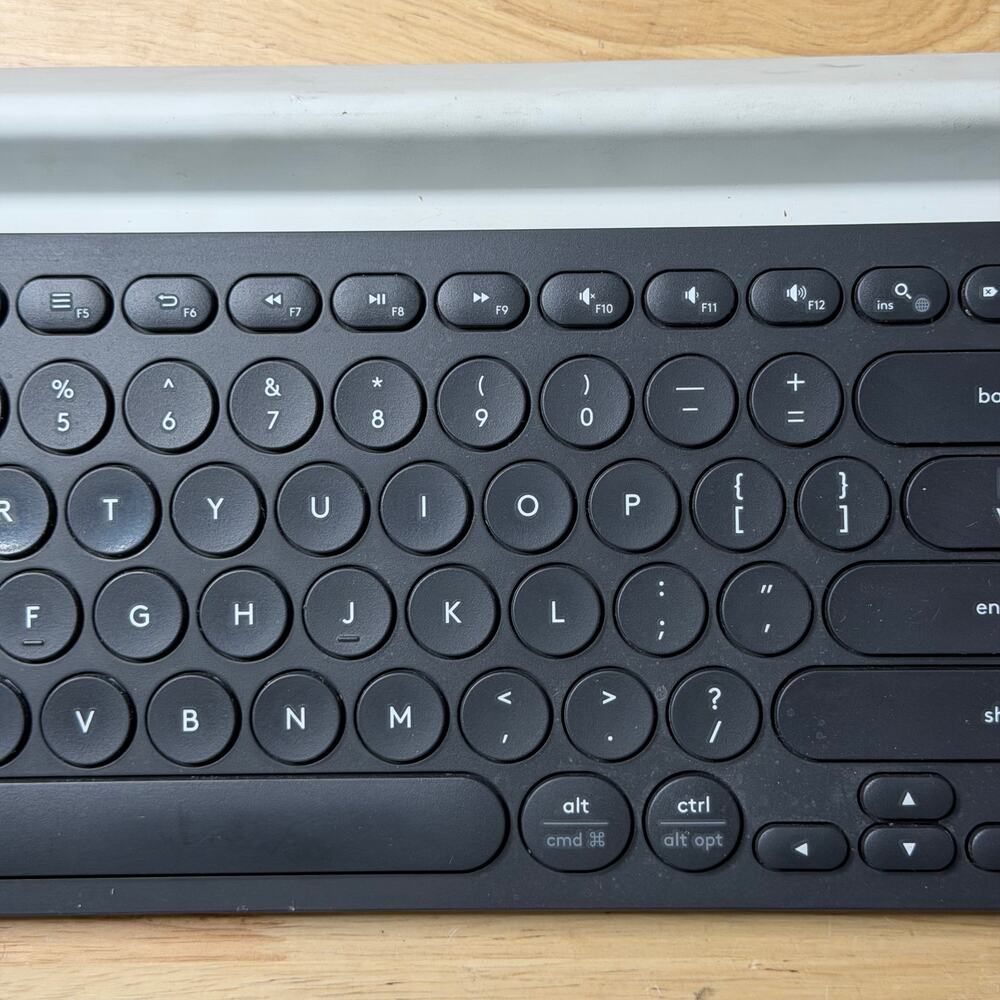 Logitech K780 Multi Device Wireless Keyboard - Picture 3 of 10